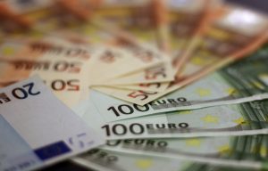 Dinero con cartilla