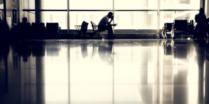 esperar vuelo internacional