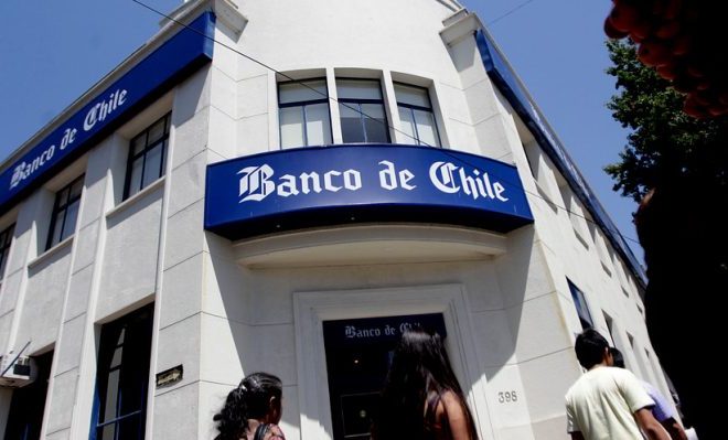 puedo cambiar peso chileno a dolar en los bancos