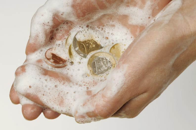 cómo se limpian las monedas antiguas