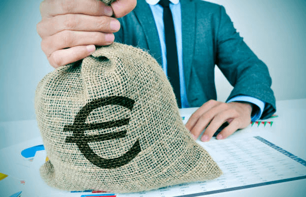 Dinero clientes del banco