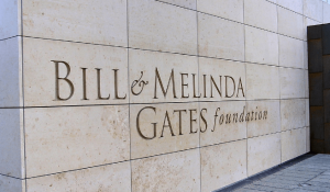 dinero donado por Bill Gates