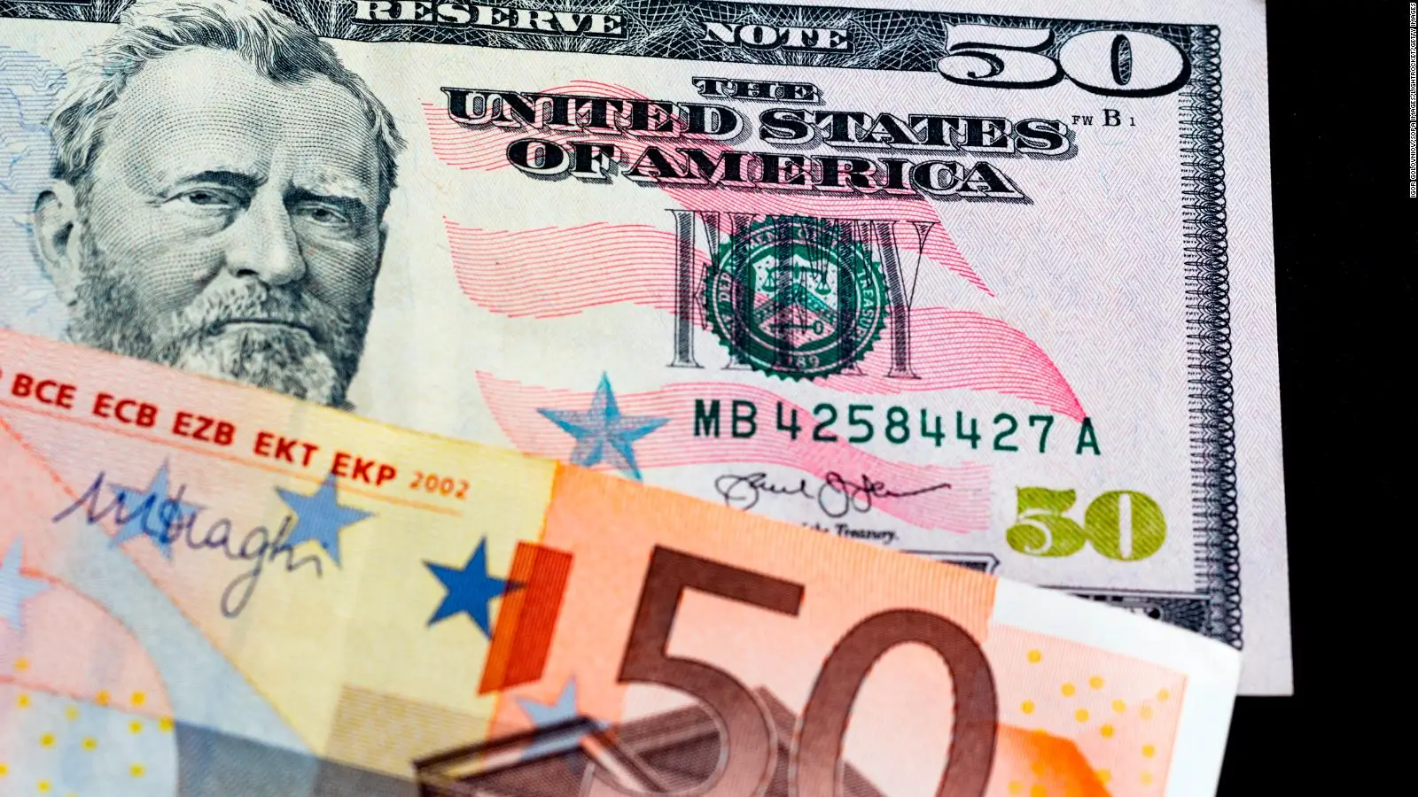 ¿Es mejor el euro o el dólar?