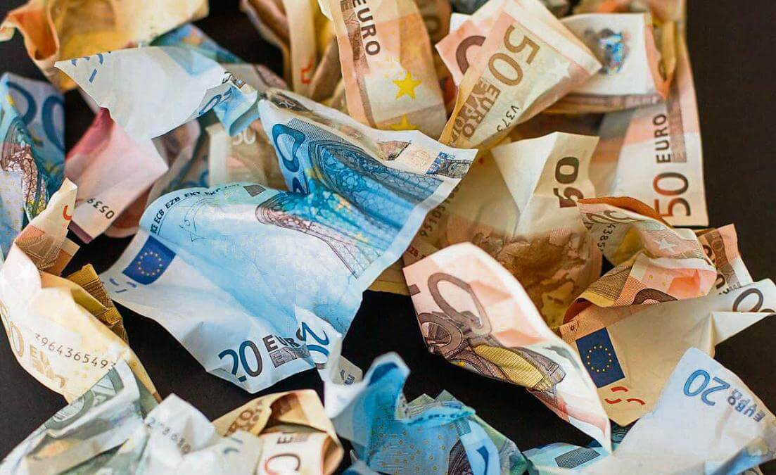 ¿Dónde puedo cambiar un billete roto?